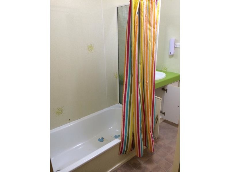 79 Main Street, Park Avenue QLD 4701